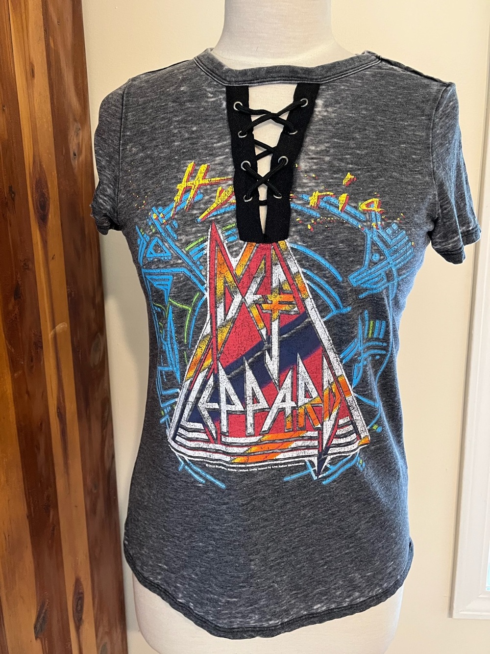 DEF LEPARD ROCK N REPUBLIC ROCKER T XS Lace-Up Heather Black Graphic Tee - Women